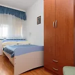 Comfortable And Fully Furbished In Center Split