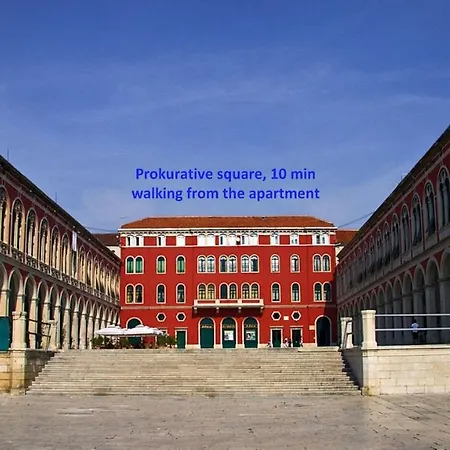 Comfortable And Fully Furbished In Center Apartament *