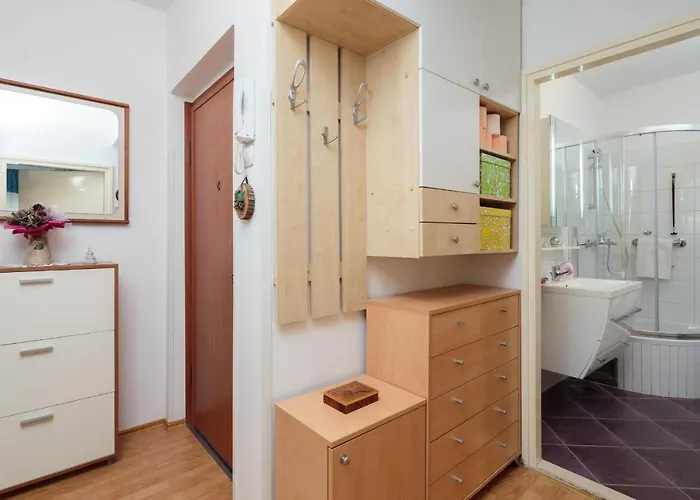 דירה Comfortable And Fully Furbished In Center