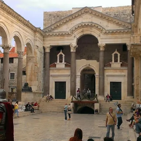 아파트 Comfortable And Fully Furbished In Center *