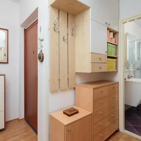 아파트 Comfortable And Fully Furbished In Center