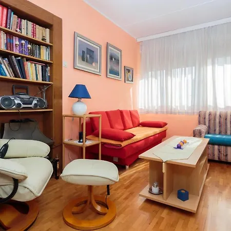 Apartment Comfortable And Fully Furbished In Center